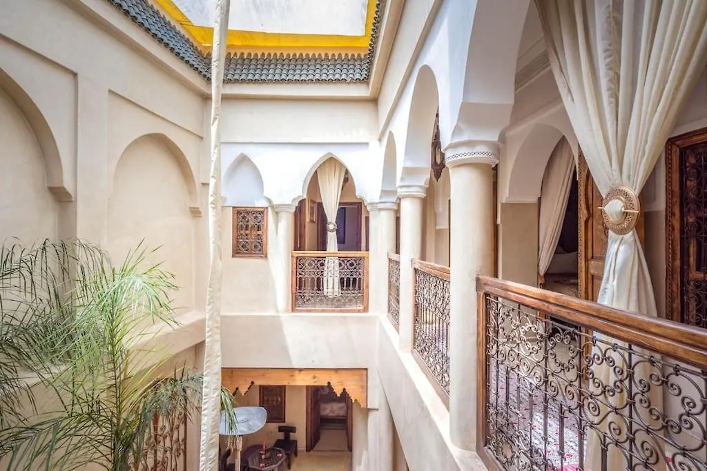 Riad Jaune Safran En Exclusivite Marakéš